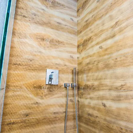 Готель Carol 2 4*