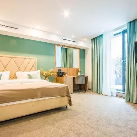 Carol 2 Hotel 4*